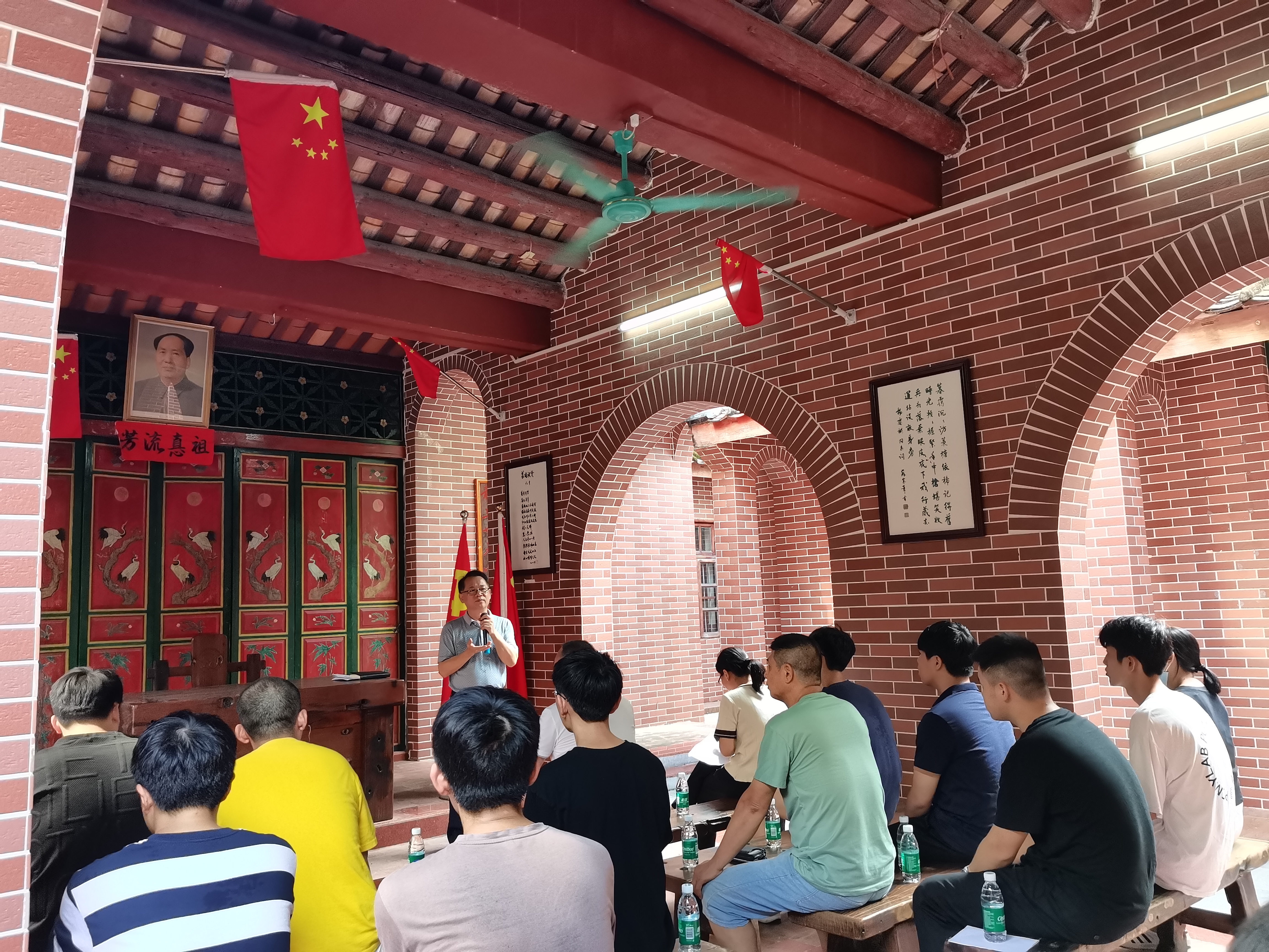 新园街道党工委书记李纪发讲话.jpg