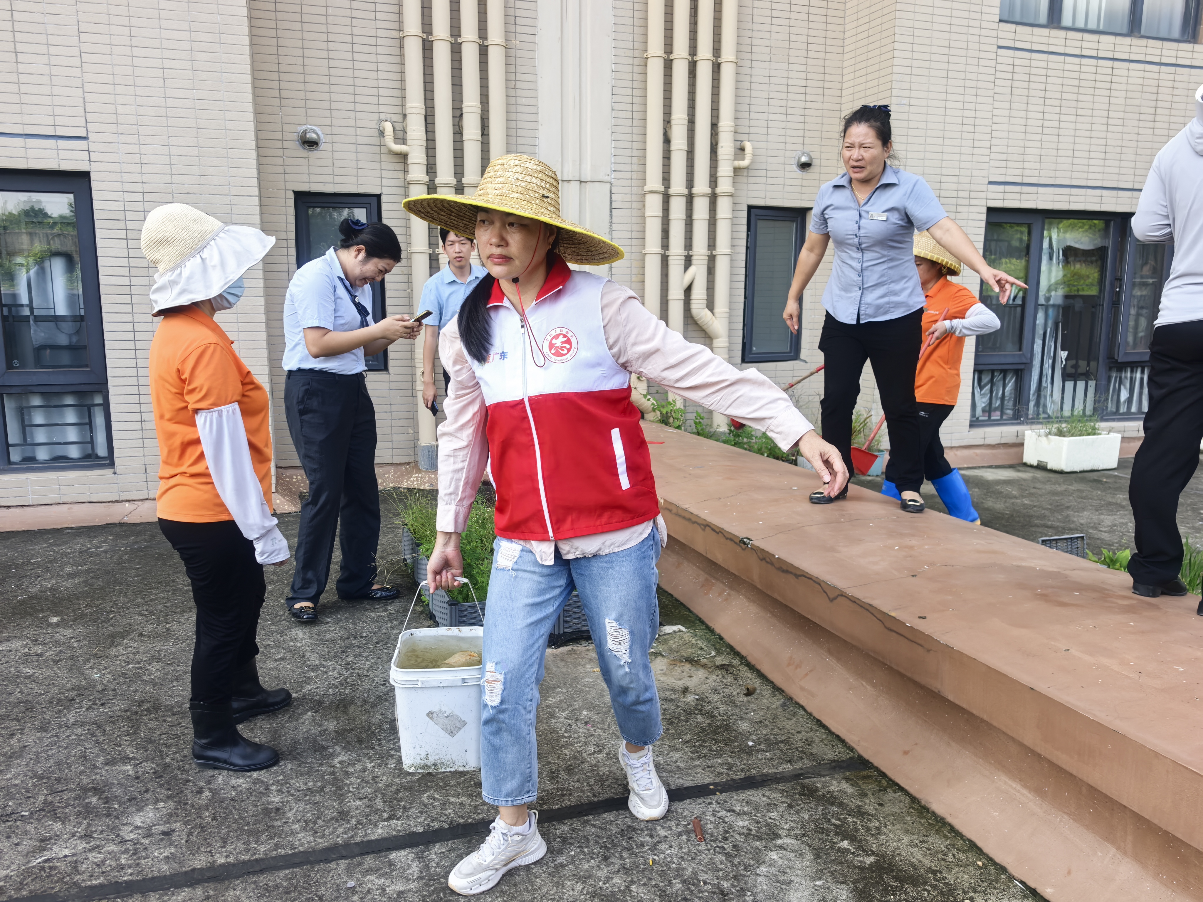 楼顶阳台清理积水2.jpg