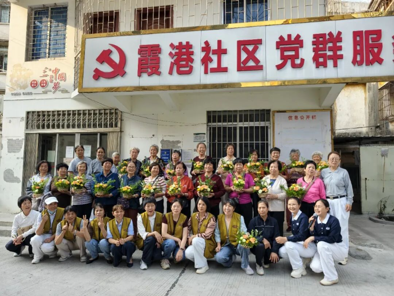 霞港社区插花活动.jpg