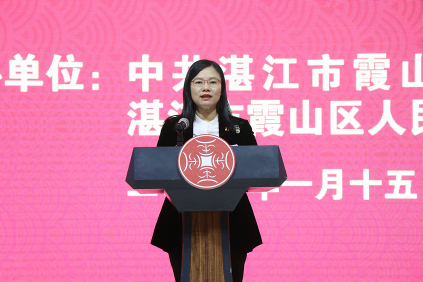 区委书记龙小艾讲话区长陈恩才通报2019年霞山区经济运行情况