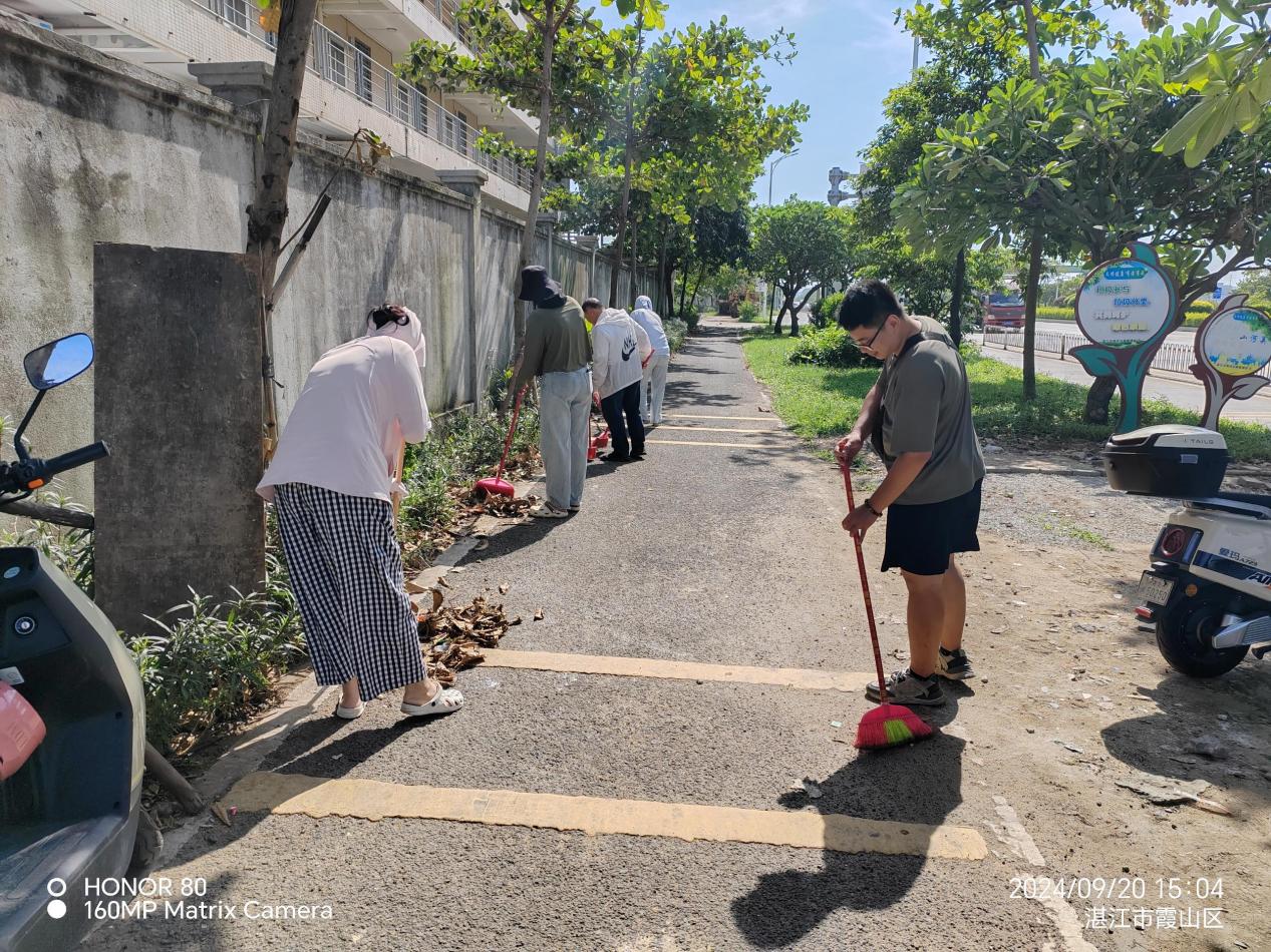 建设街道环境卫生大整治,重点路段焕新颜!.docx_1